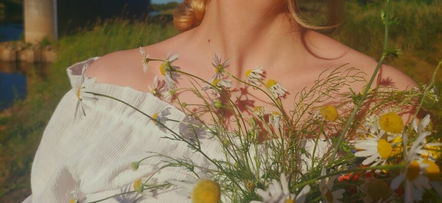 Bouquet,Of,Wild,Flowers.,Photo,In,Warm,Colors